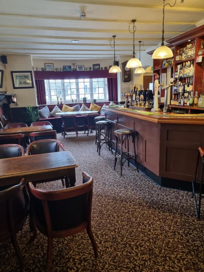 The Cricketers Inn Martyr Worthy Exteriér fotografie